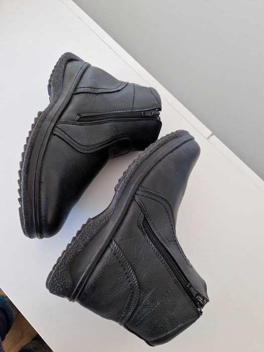 Botas Pretas T41 com 2 fechos