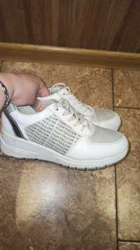 Жіноче взуття кросівки білі якісні