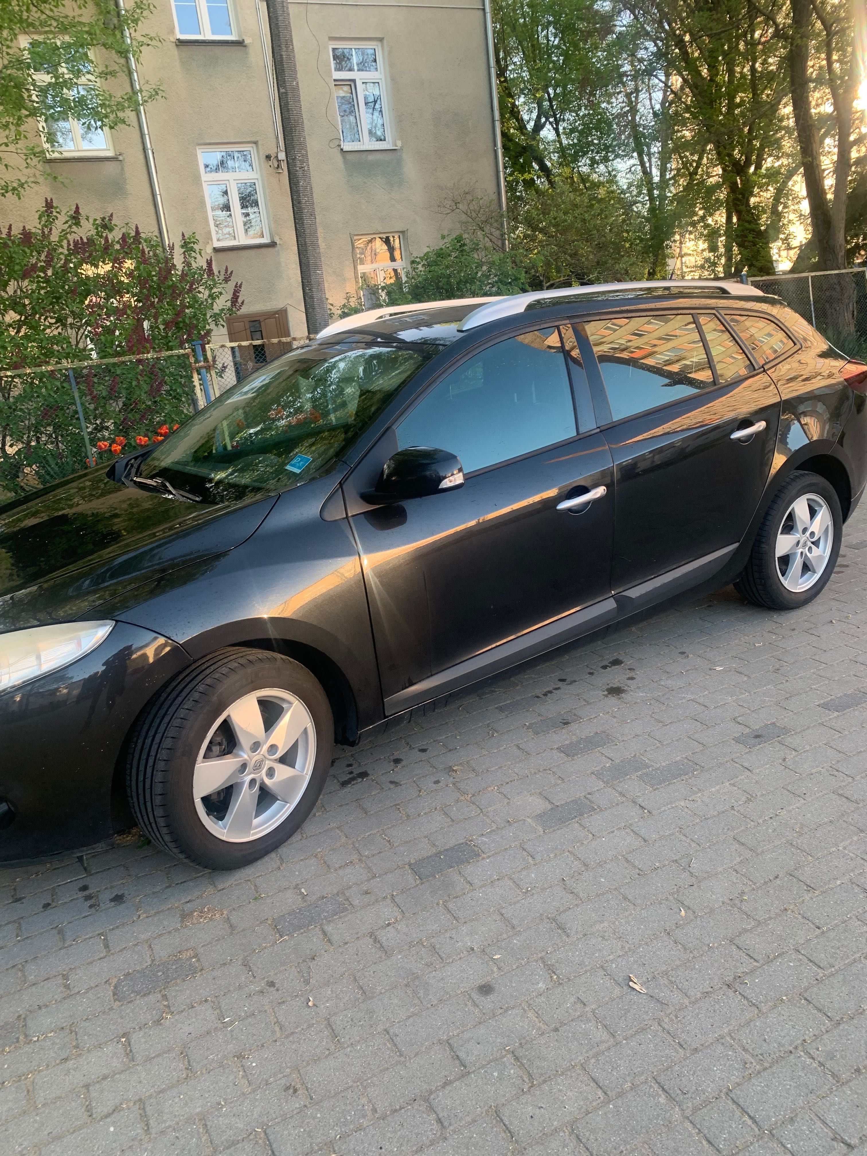 Renault Megane III kombi 1,6 benzyna 110 km rok produkcji 2010