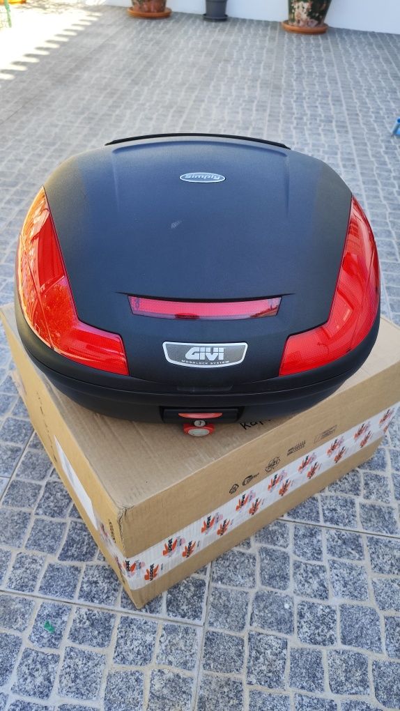 Baú top case Givi 47litros