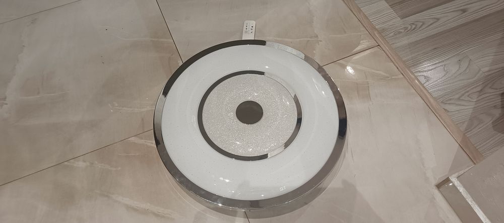 Sprzedam dwa  lampy sufitowe - Plafony LED z pilotem