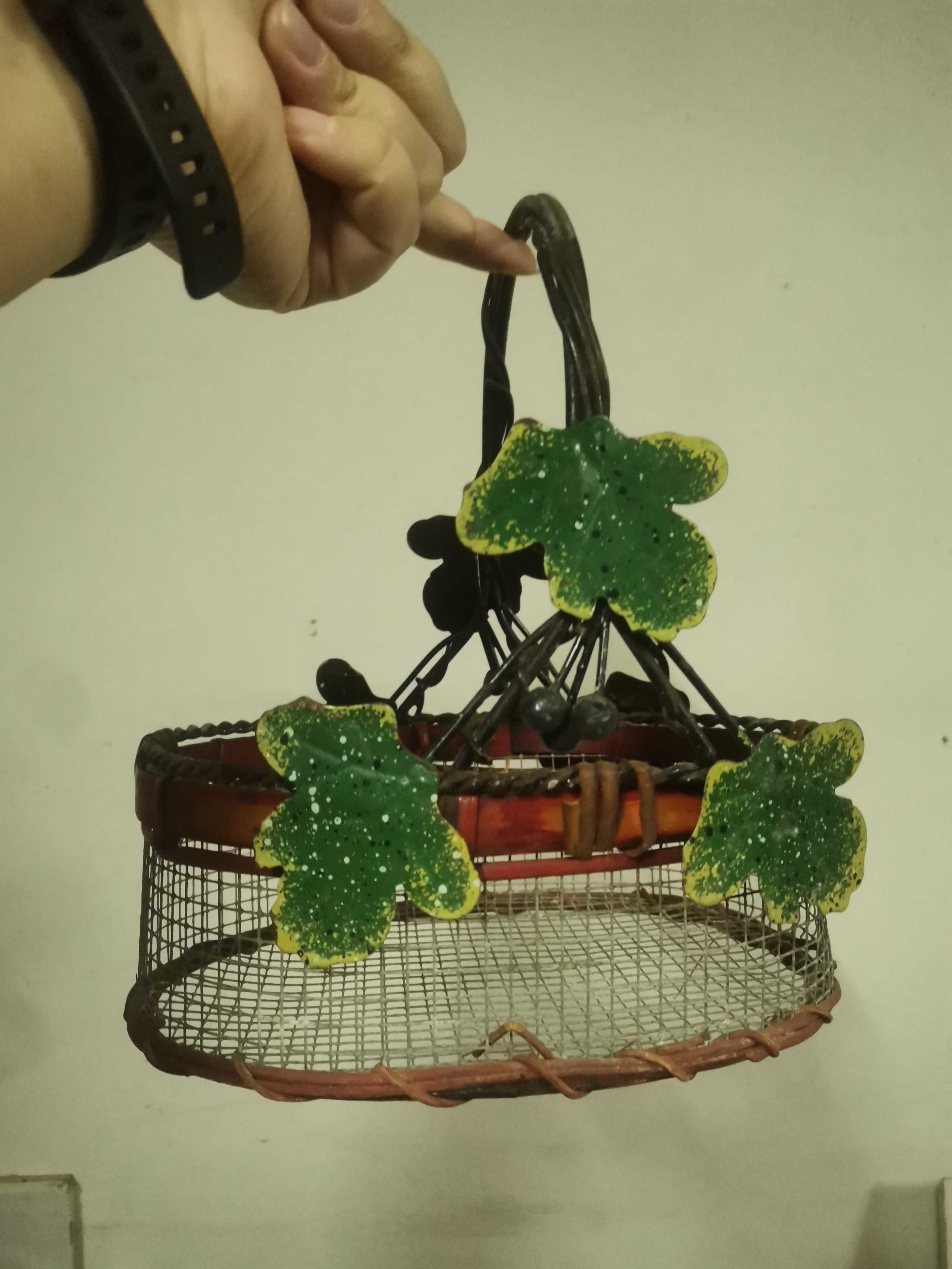 Cesta da fruta em metal