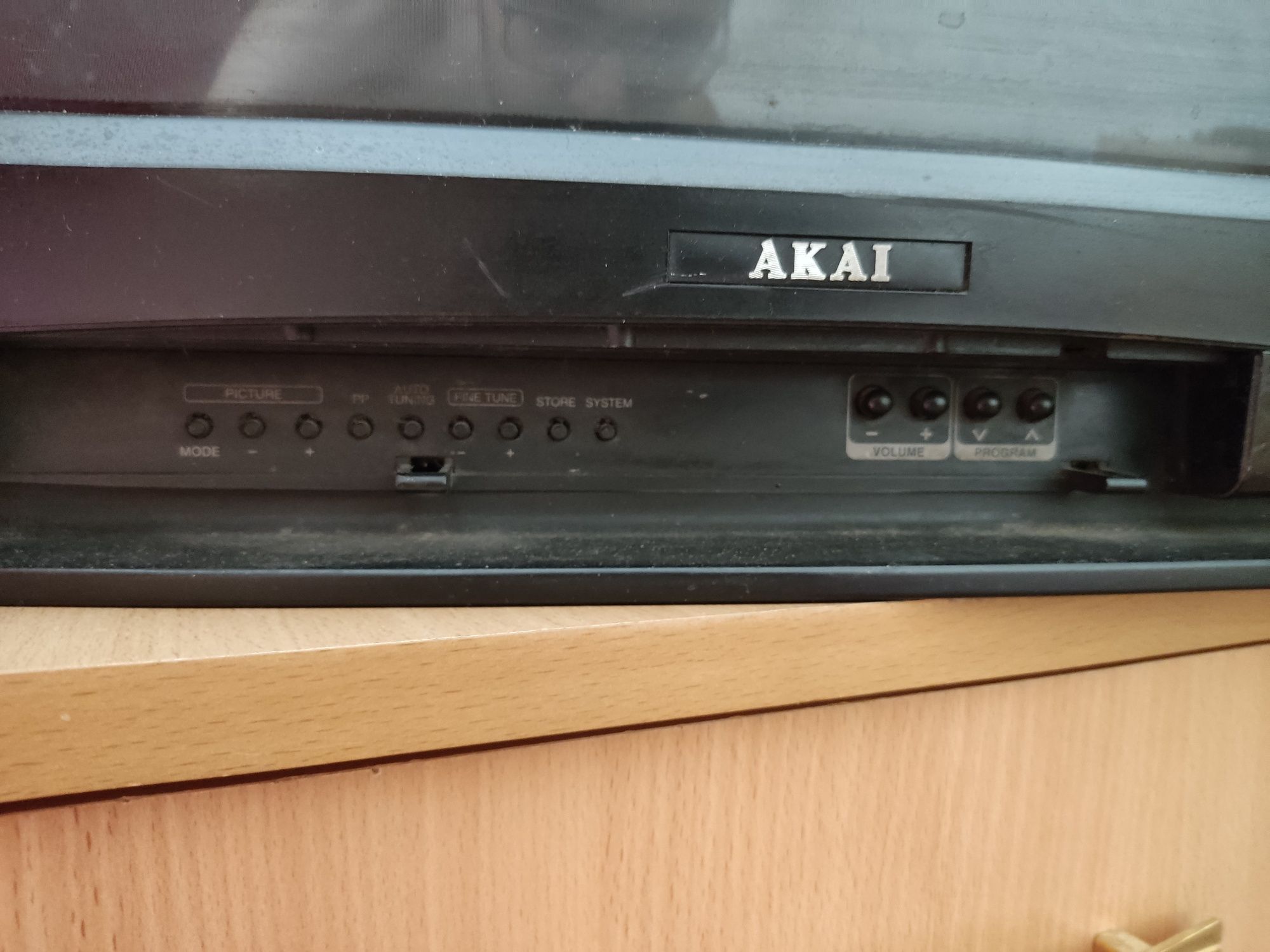 Телевізор Akai CT G215D