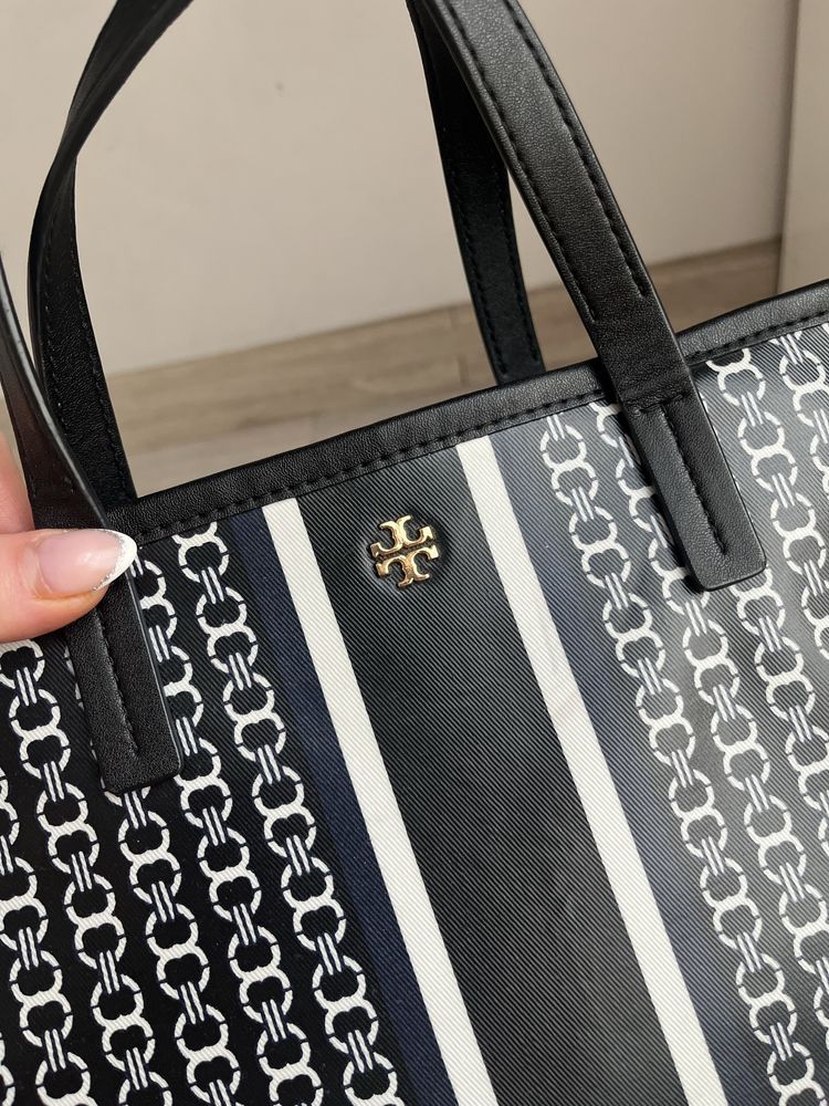 Czarna logowana torebka shopper Tory Burch Gemini Link Small Tote