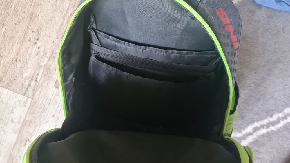 Шкільний рюкзак, портфель