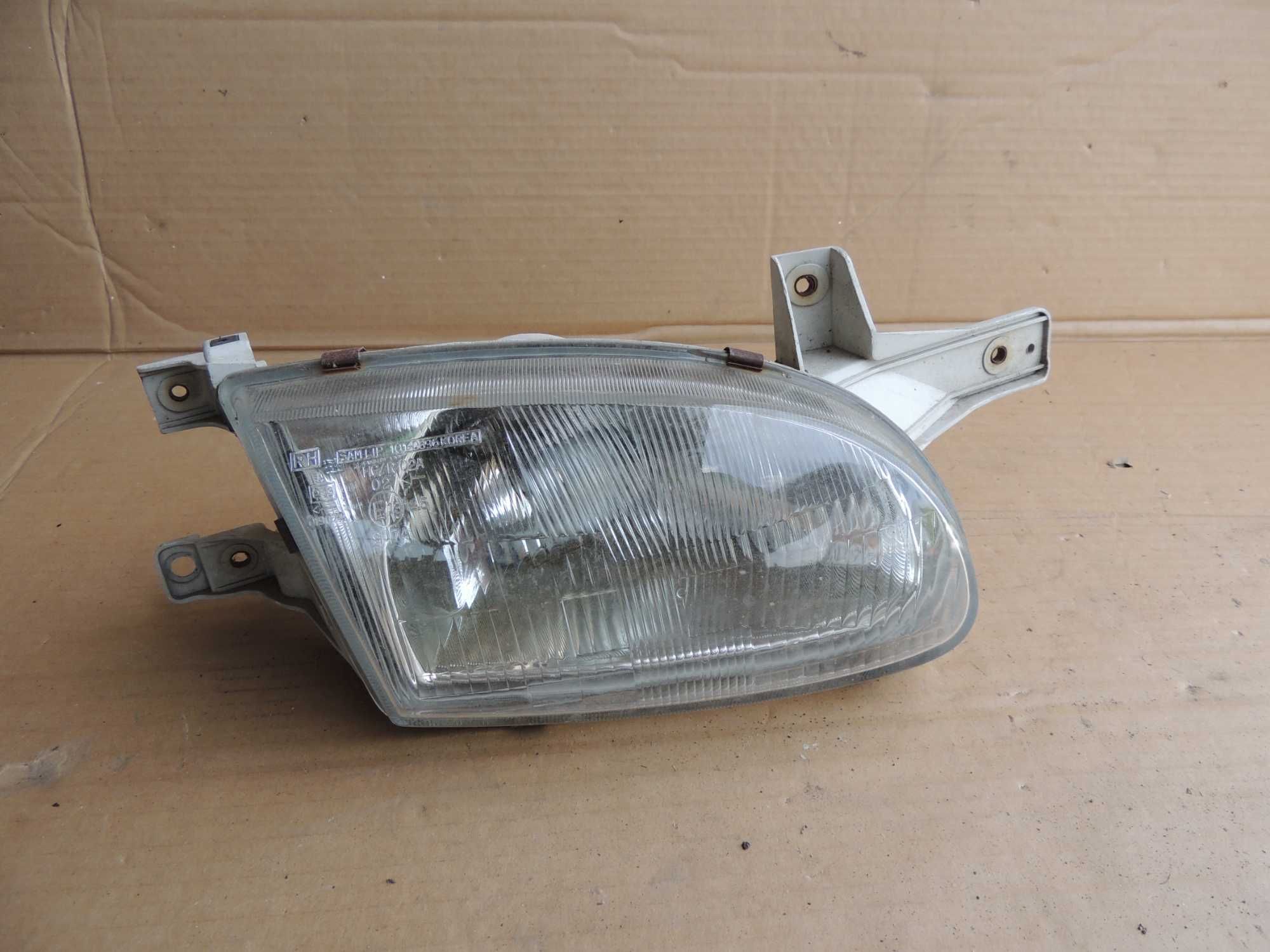 Lampa przednia prawa europejska Hyundai Accent 1 I 94,95,96,97,98,99