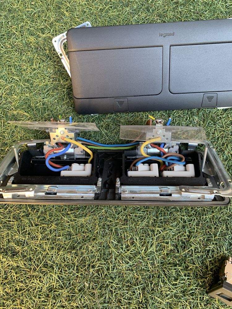 Gniazdo gniazdko nablatowe legrand kanałowe kompletne rj45 230v