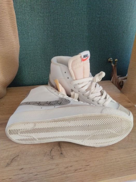 Кросівки жіночі шкіряні білі