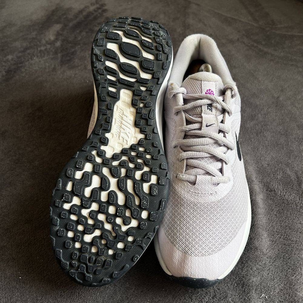 Жіночі кросівки Nike running. P. 38,5.