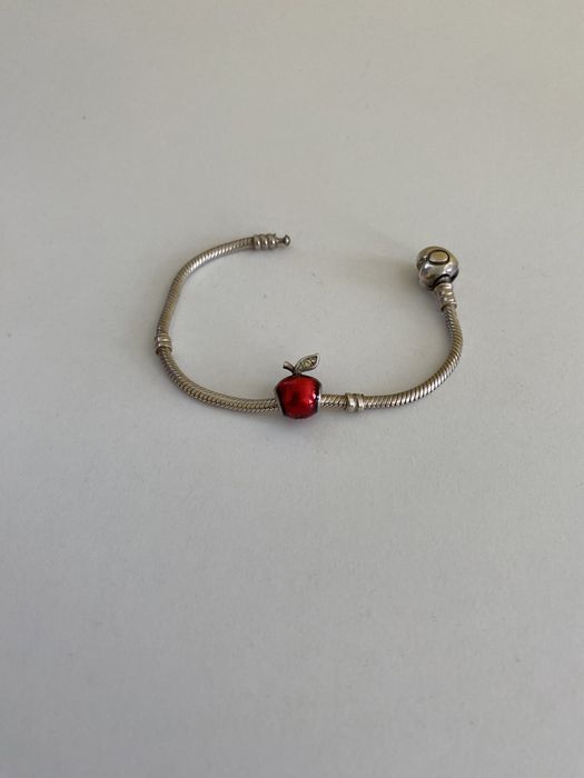 Продаю шарм на браслет Pandora