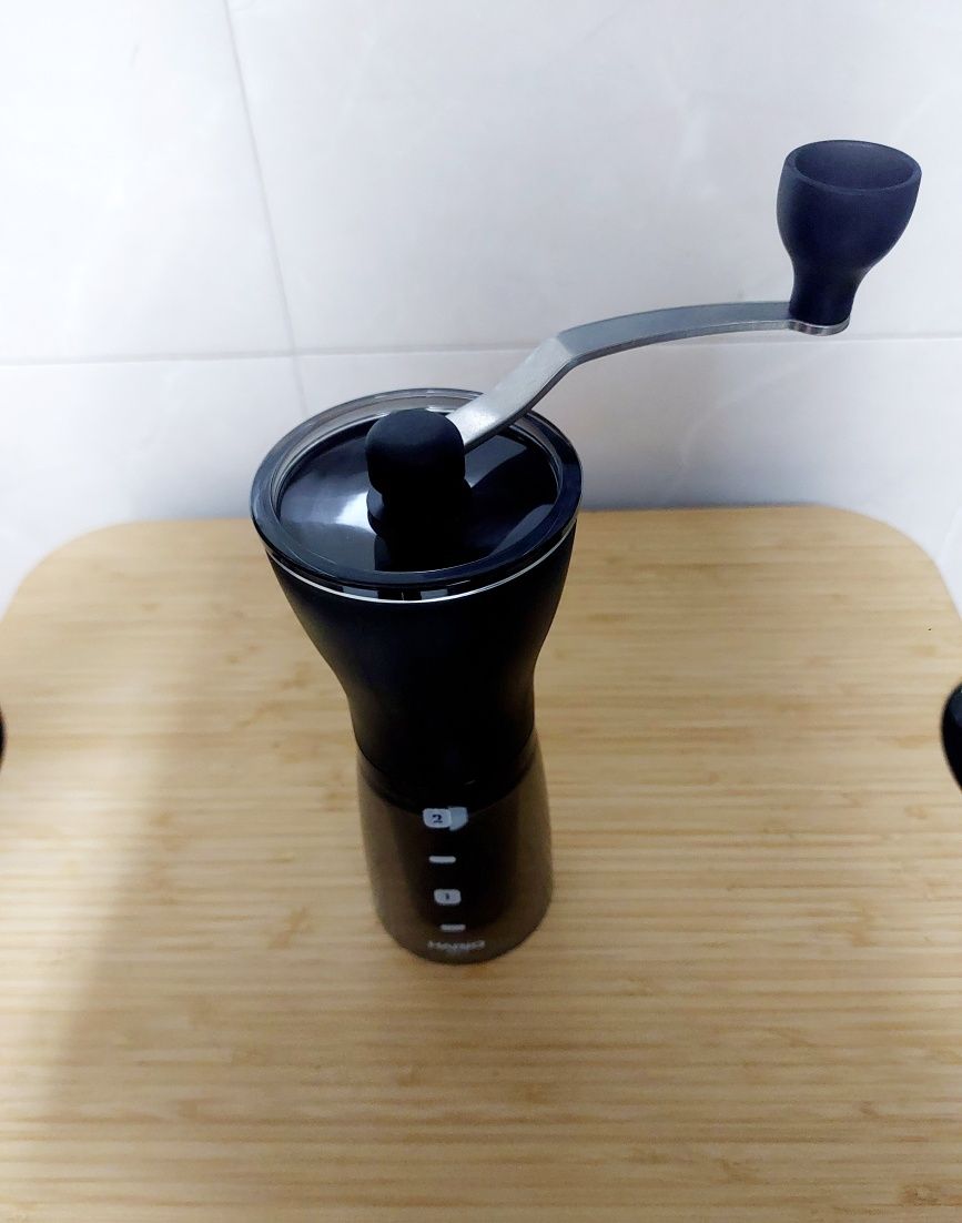 Moedor de café manual Hario novo