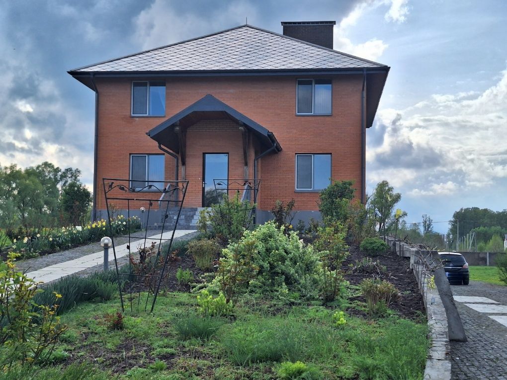 Будинок 299м з гаражом + 1.8 га землі +озеро Бориспіль (Лозівка)