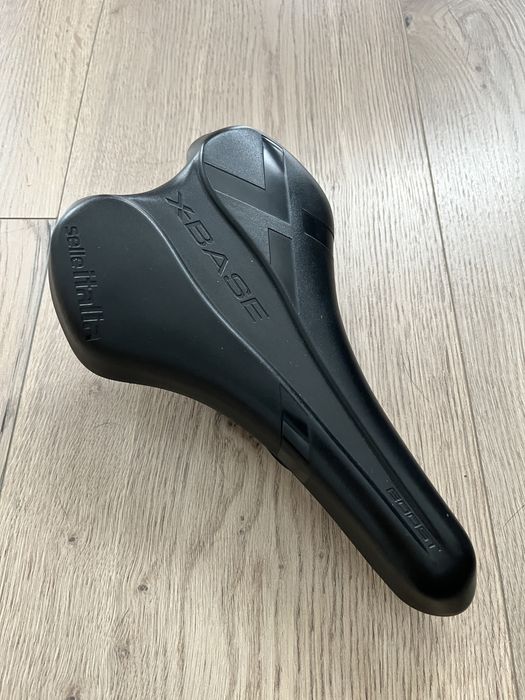 Siodelko rowerowe sportowe