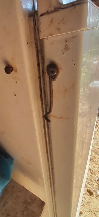 Продам двокамерний холодильний.працює.морозить.треба регулювати .дешев