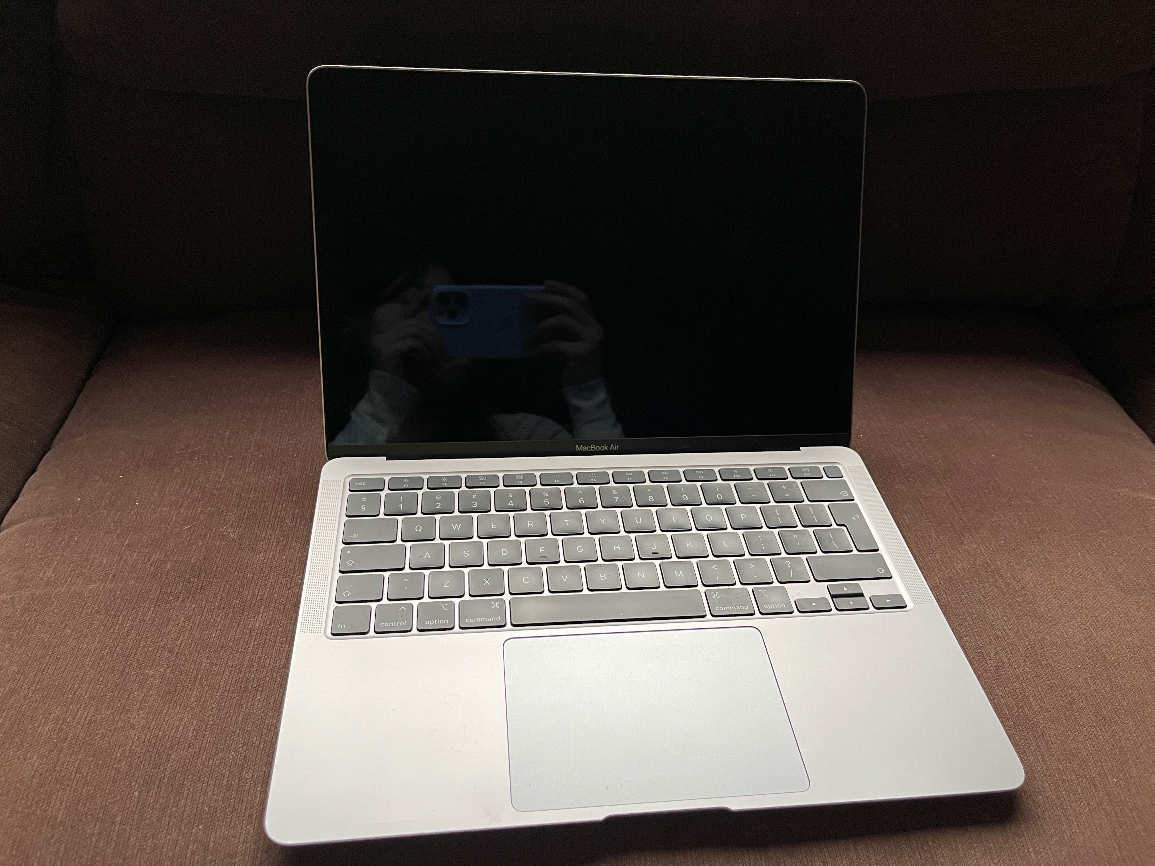 Macbook Air A2179 8 GB / 256 GB / i3 13 cali szary space grey