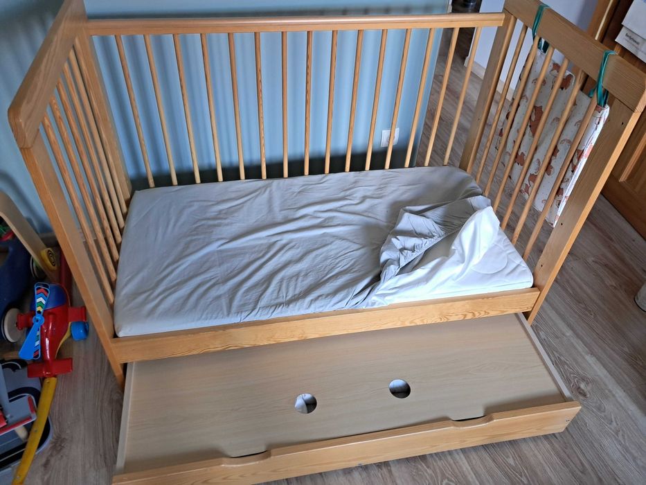 Łóżeczko z materacem