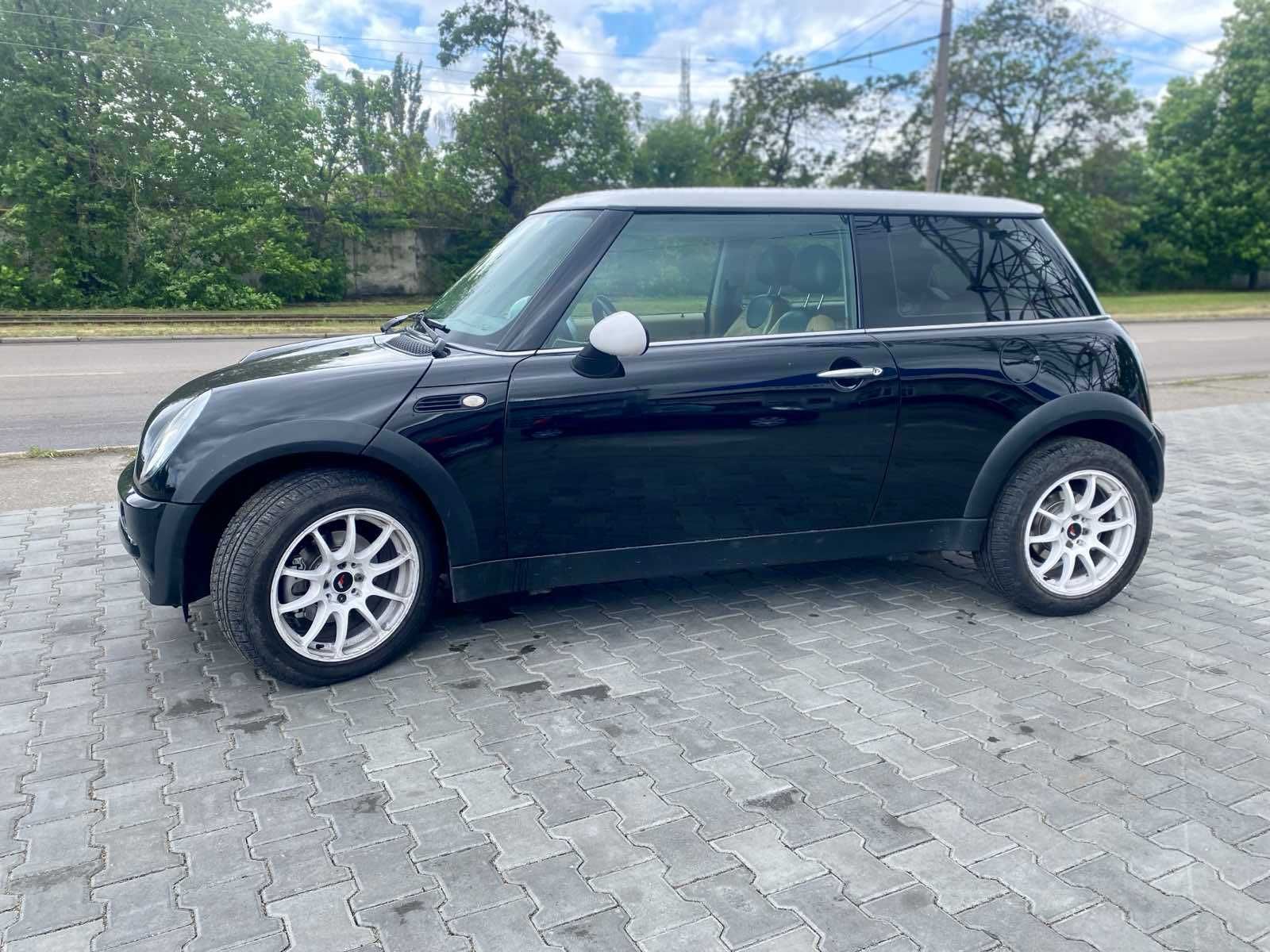 MINI Hatch 2004 року 1,6 л. газ/бензин