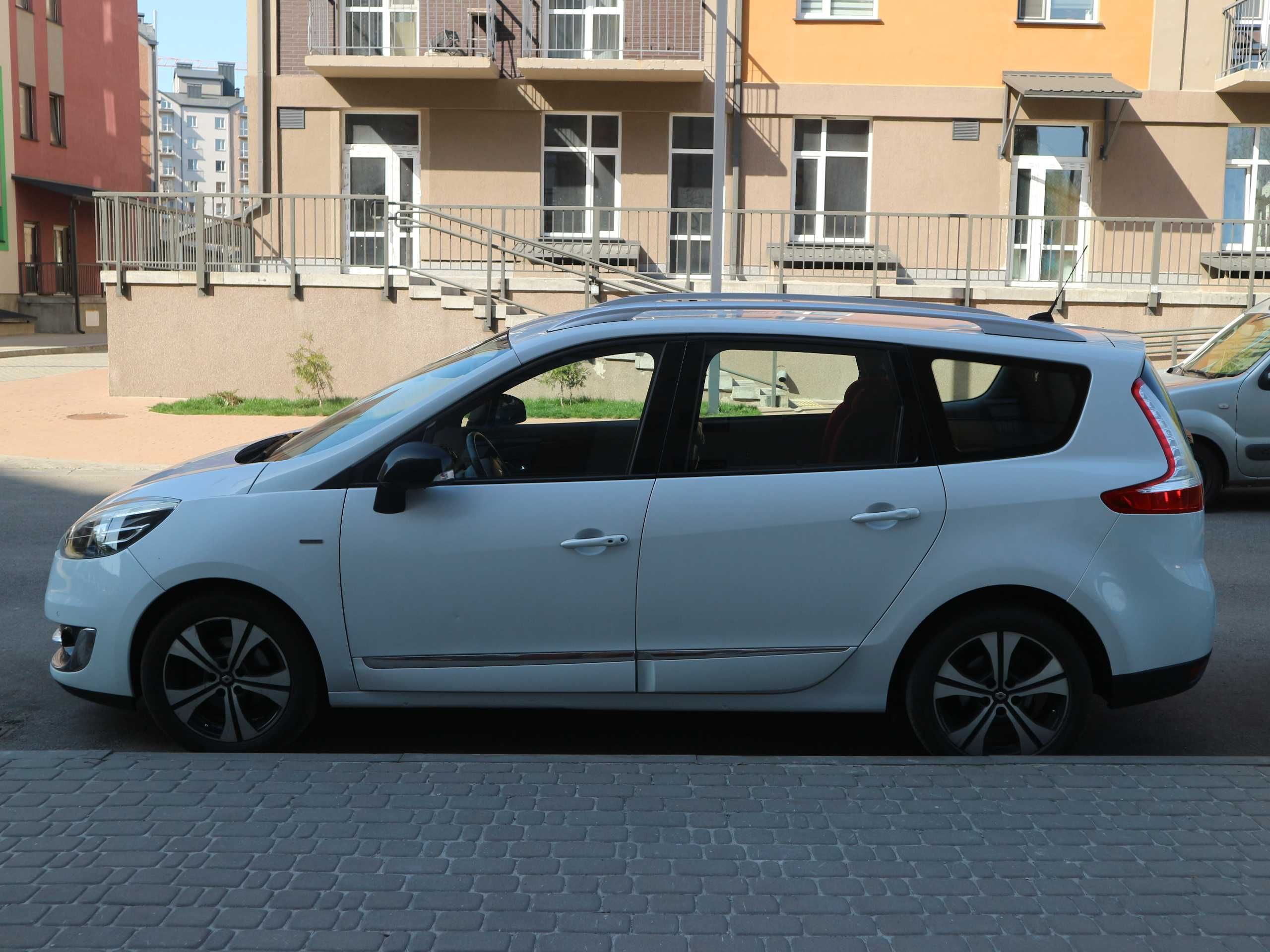 Renault Grand Scenic III BOSE