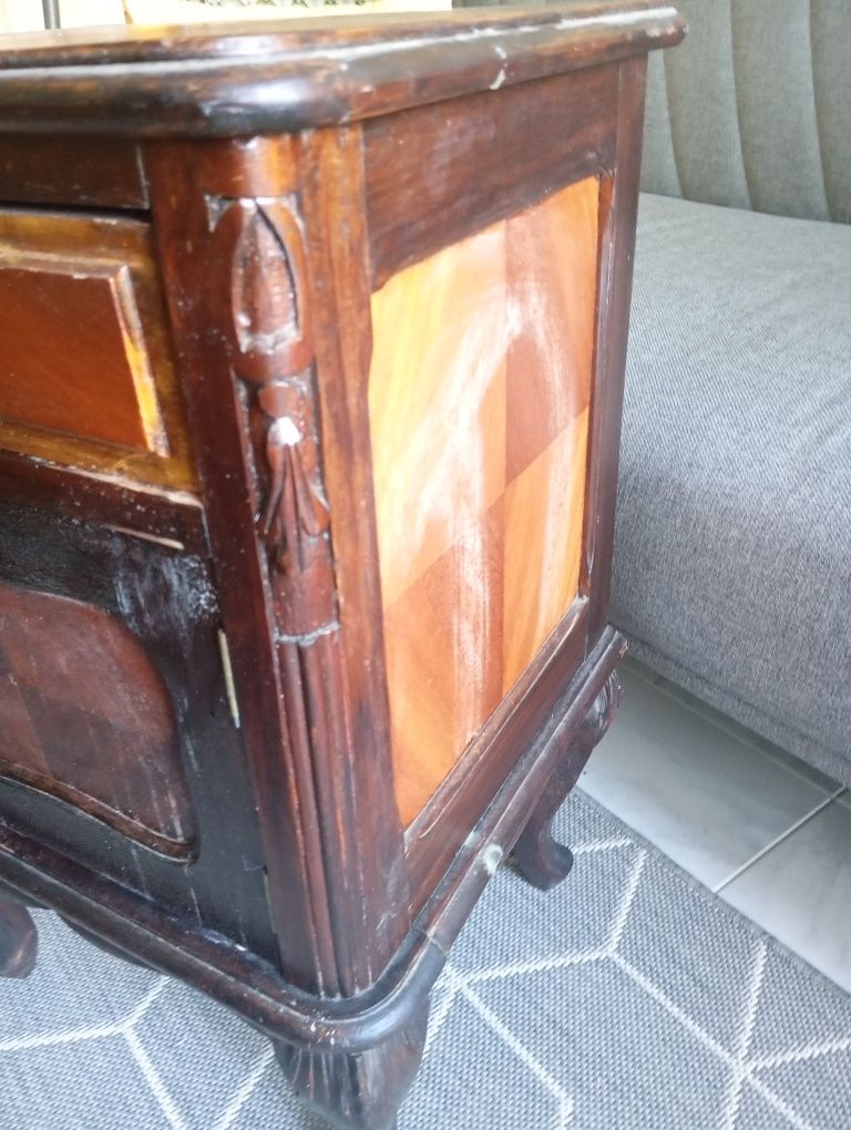 Mesa de cabeceira antiga
