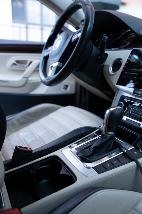 Продам автомобіль Volkswagen Passat в максимальній комплектації