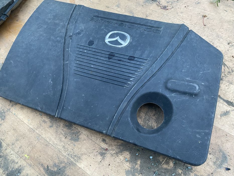 Mazda 3 bk. 5. Декоративна, пластикова кришка двигуна для Мазда