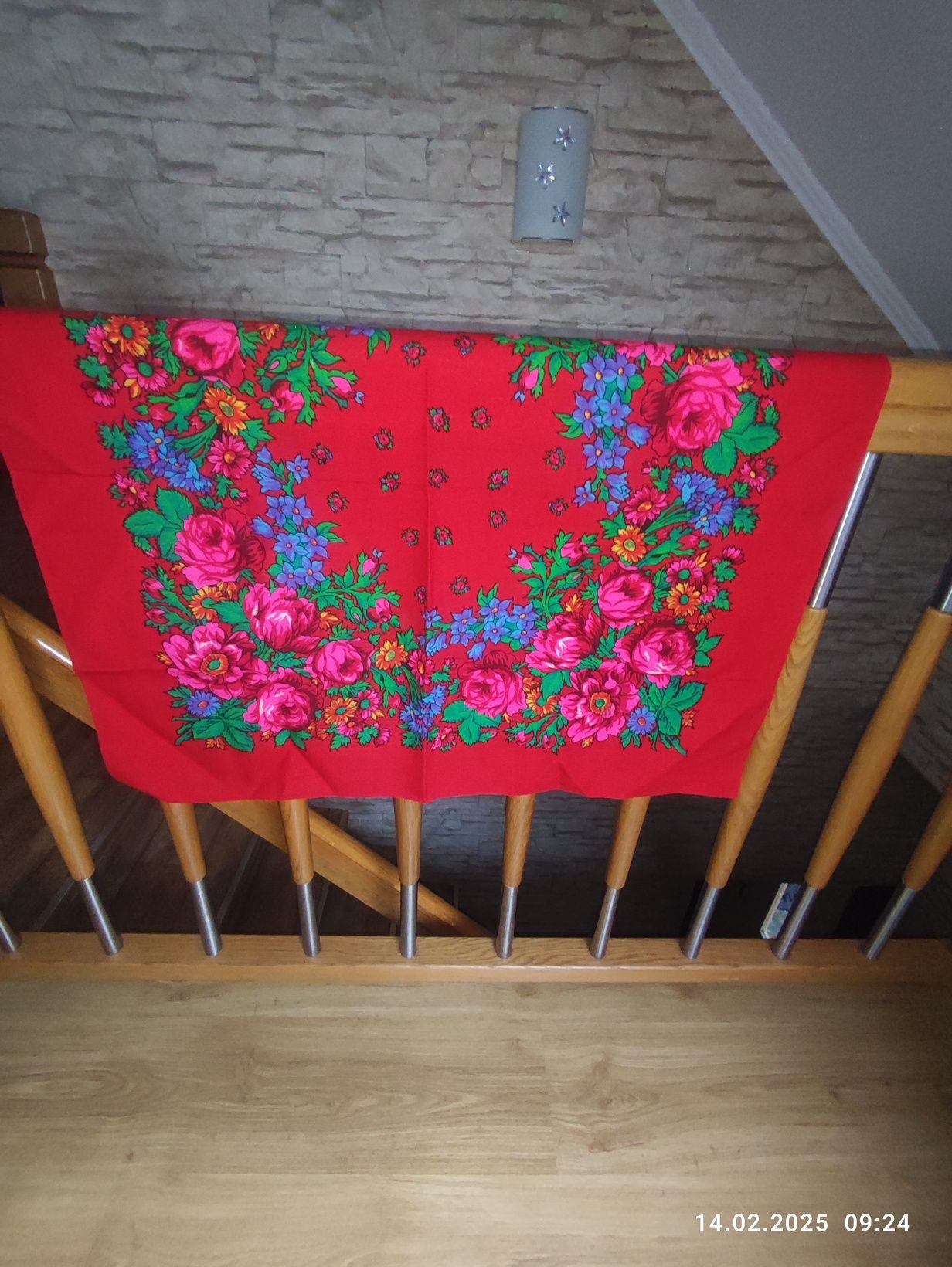 Chusta w stylu vintage kwiaty z czasów PRL-u kwiaty