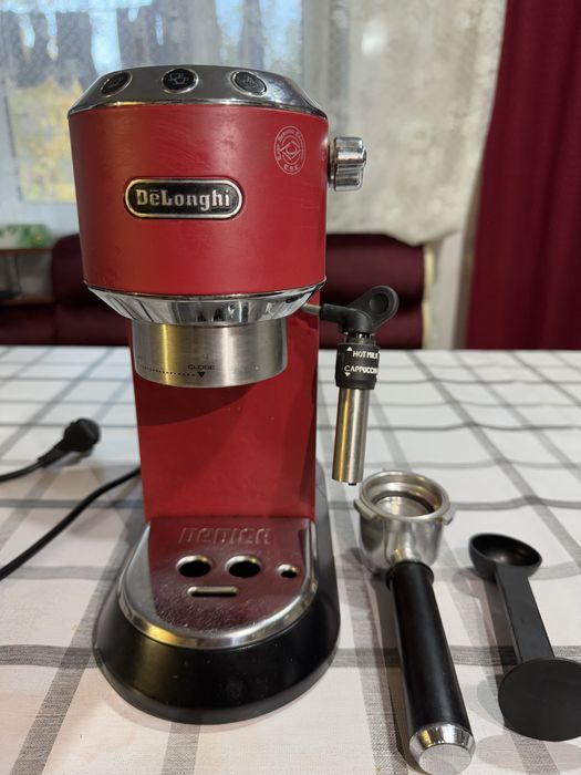 Ріжкова кавоварка DeLonghi EC 685 R Dedica