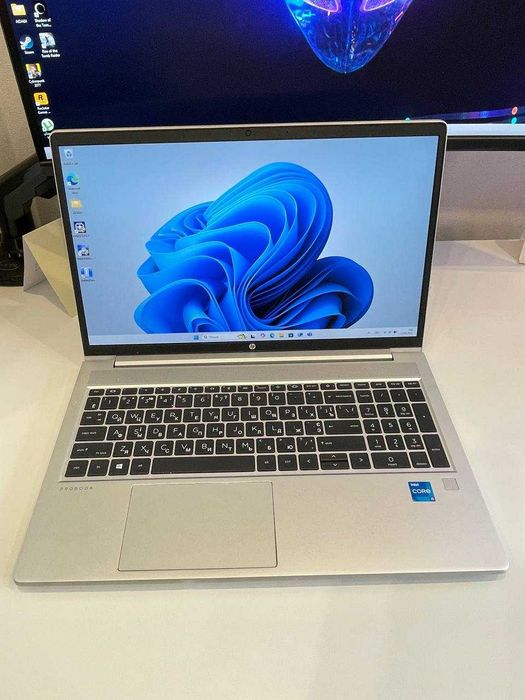 HP ProBook 450 15'6 G8 i5-1135G7 16gb ram 256 gb SSD Iris Xe Graphics