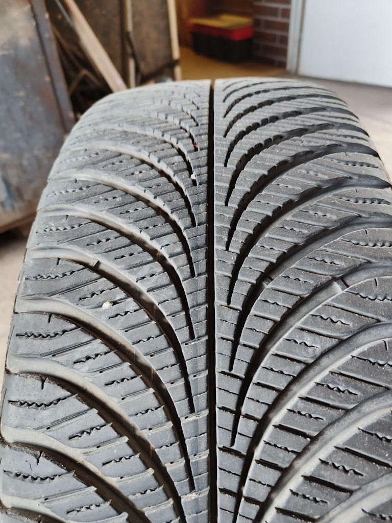 235/45/19 Goodyear 4seasons GEN-2 2023 rok, pojedyncza