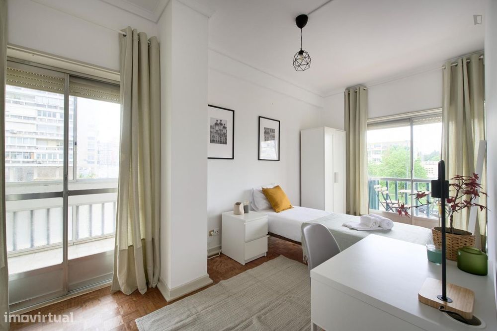 742814 - Quarto com cama de solteiro, com...