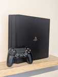 PS4 Pro 4K HDR + pad i okablowanie