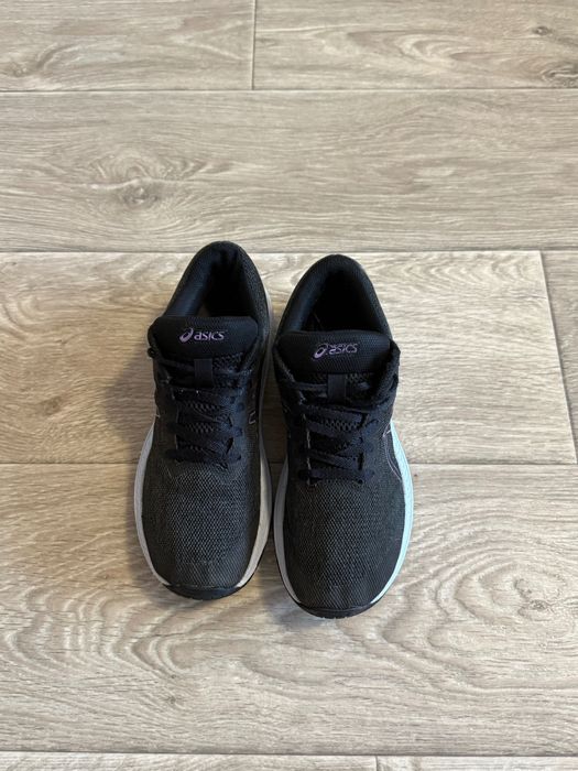 Кросівки asics для зала