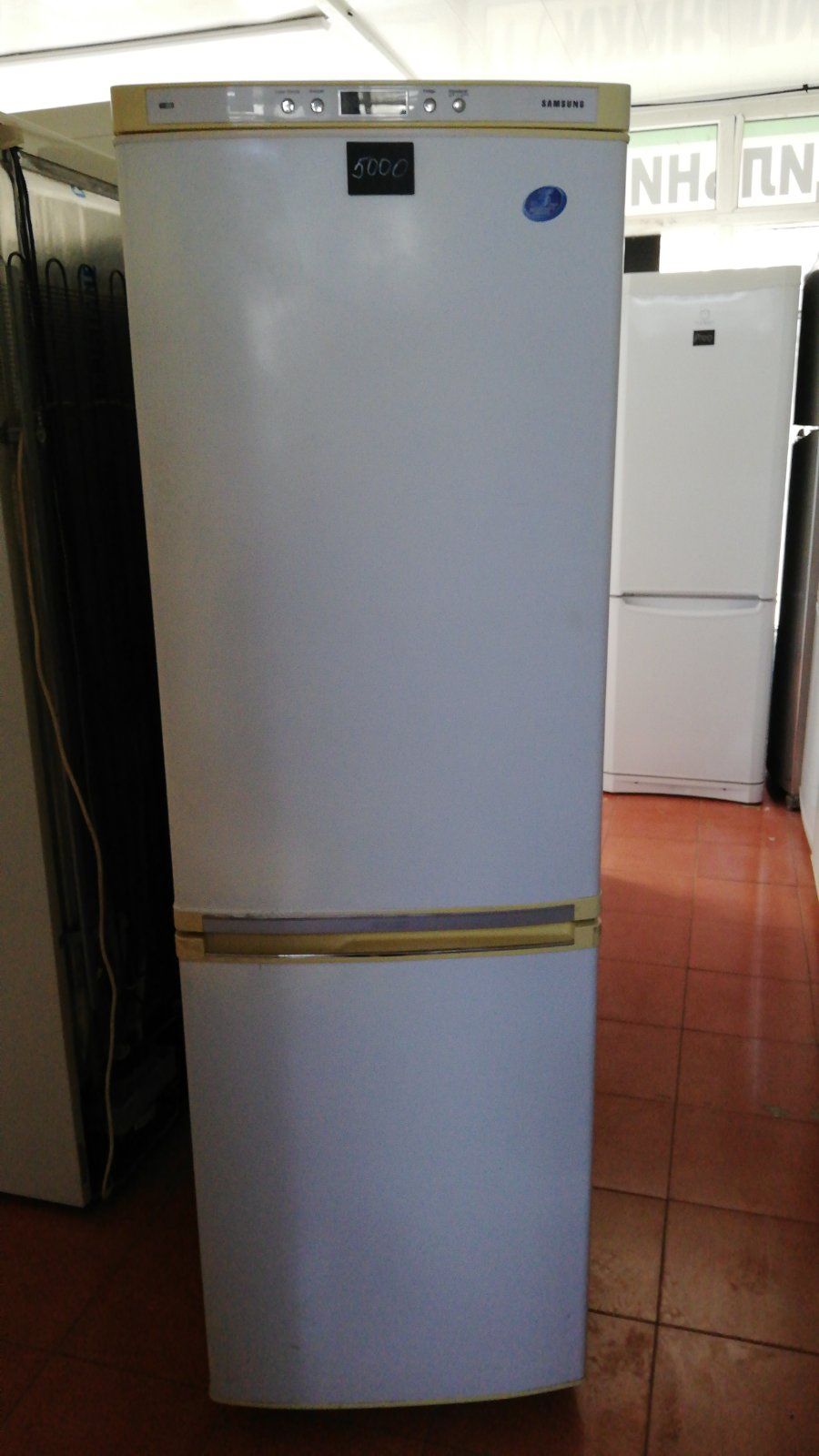 Продам двухкамерный холодильник. Отличное состояние