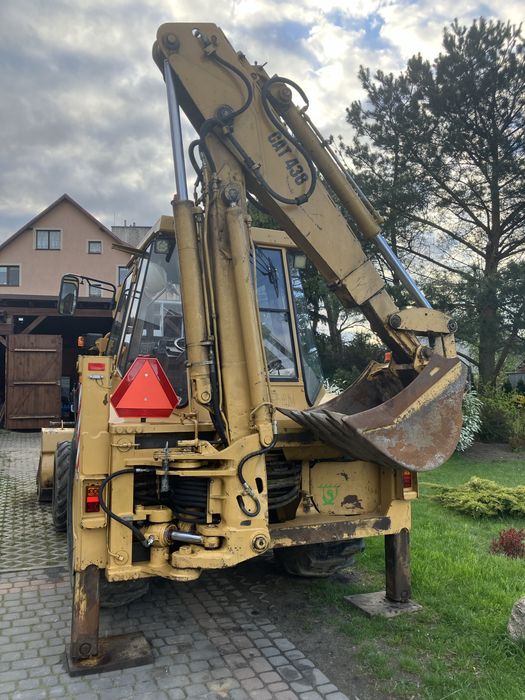 Koparko-ładowarka Caterpillar 438
