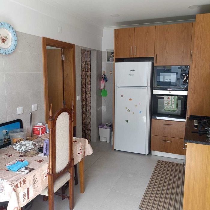 Carnaxide - Aluguer parcial de apartamento - Junto Centro Cívico