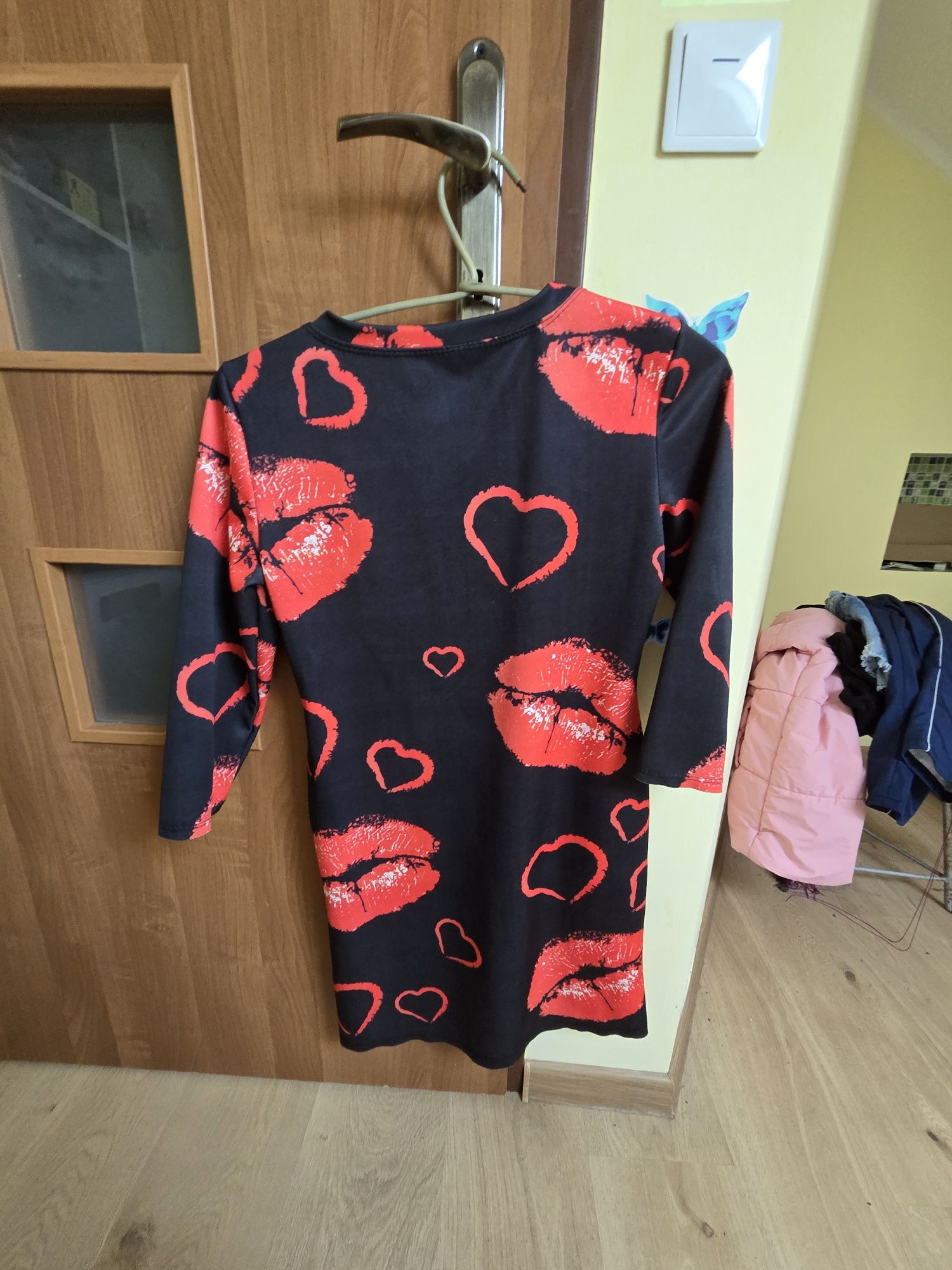 Nowa sukienka  bez metki r.s