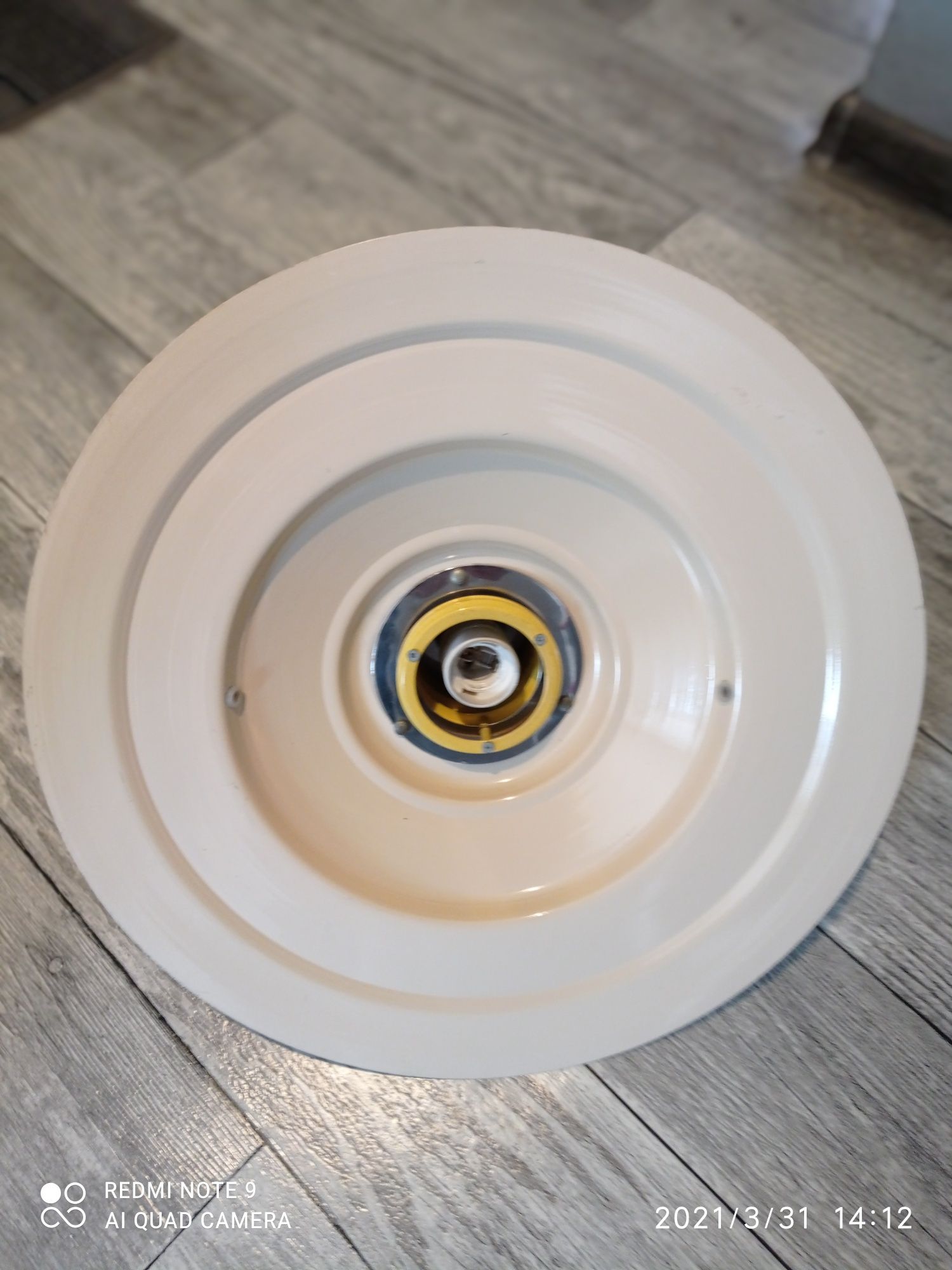 Lampa wisząca żółta
