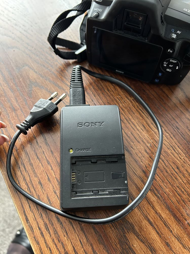 Aparat lustrzanka Sony A290 z obiektywem