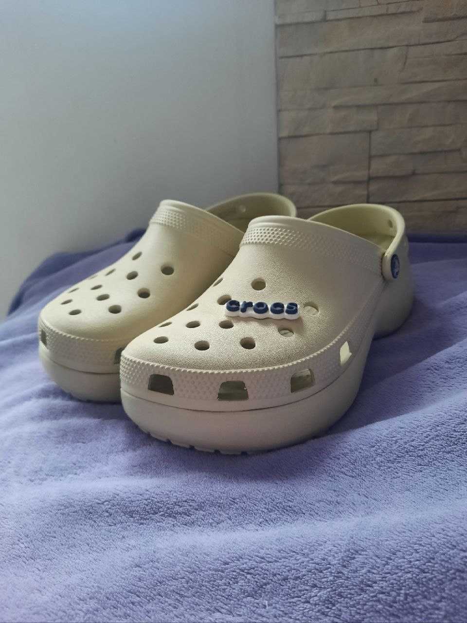 Crocs Platform Clog (W9 - 39/40)