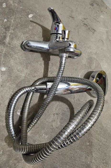 Bateria ścienna prysznicowa