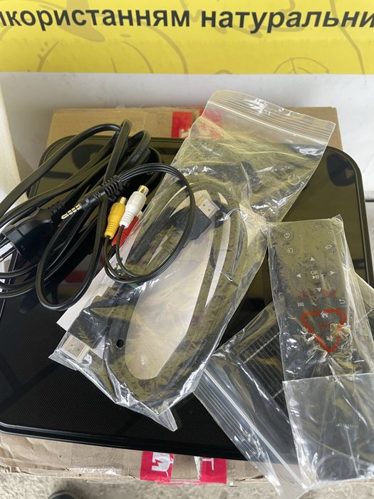 Мультимедійний проектор Surewheel SW10 Full HD