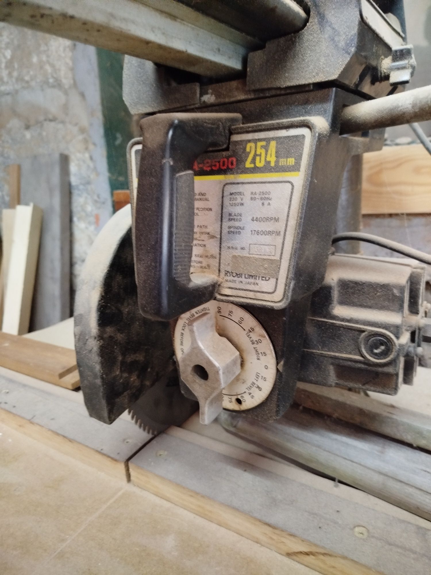 Ryobi Serra Radial RA-2500
