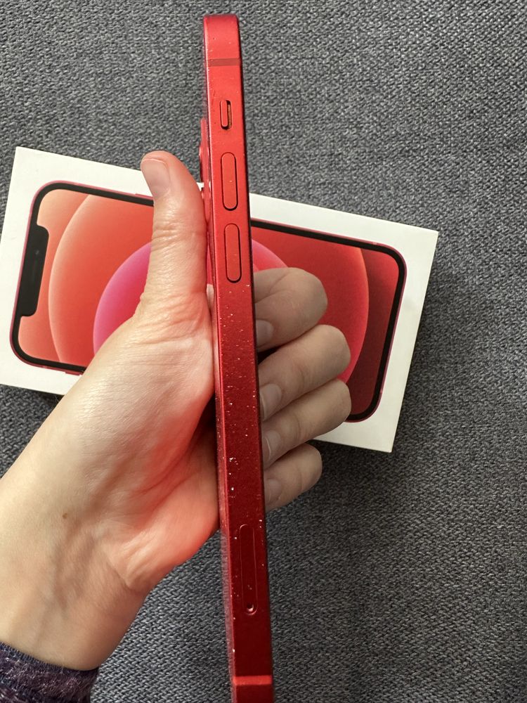 Iphone 12 w kolorze czerwonym + etui