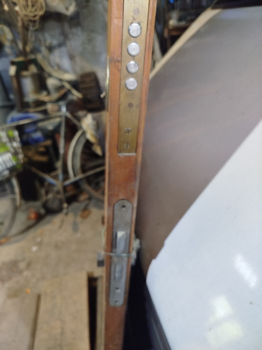 Дверь деревянная