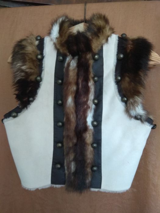 Жилетка для девочки, мех искусст.