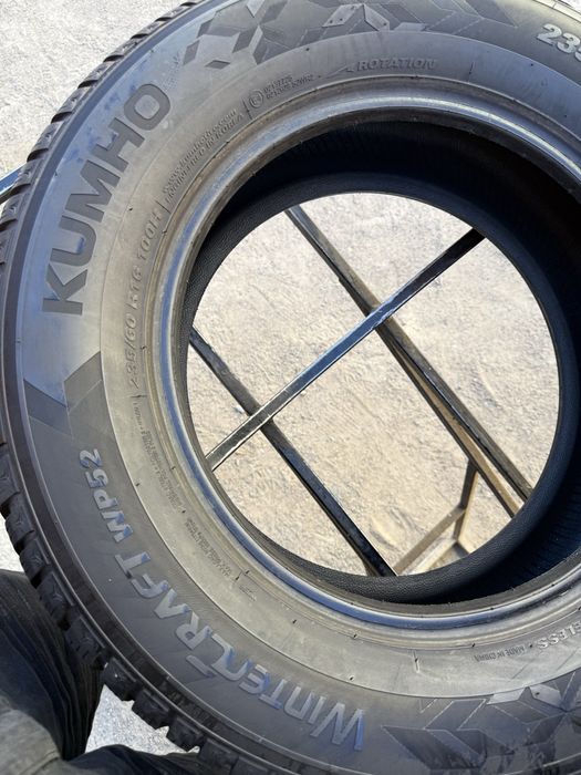 Шины БУ 235 60 R 16 Kumho Wintercaft Wp52 резина зима пара