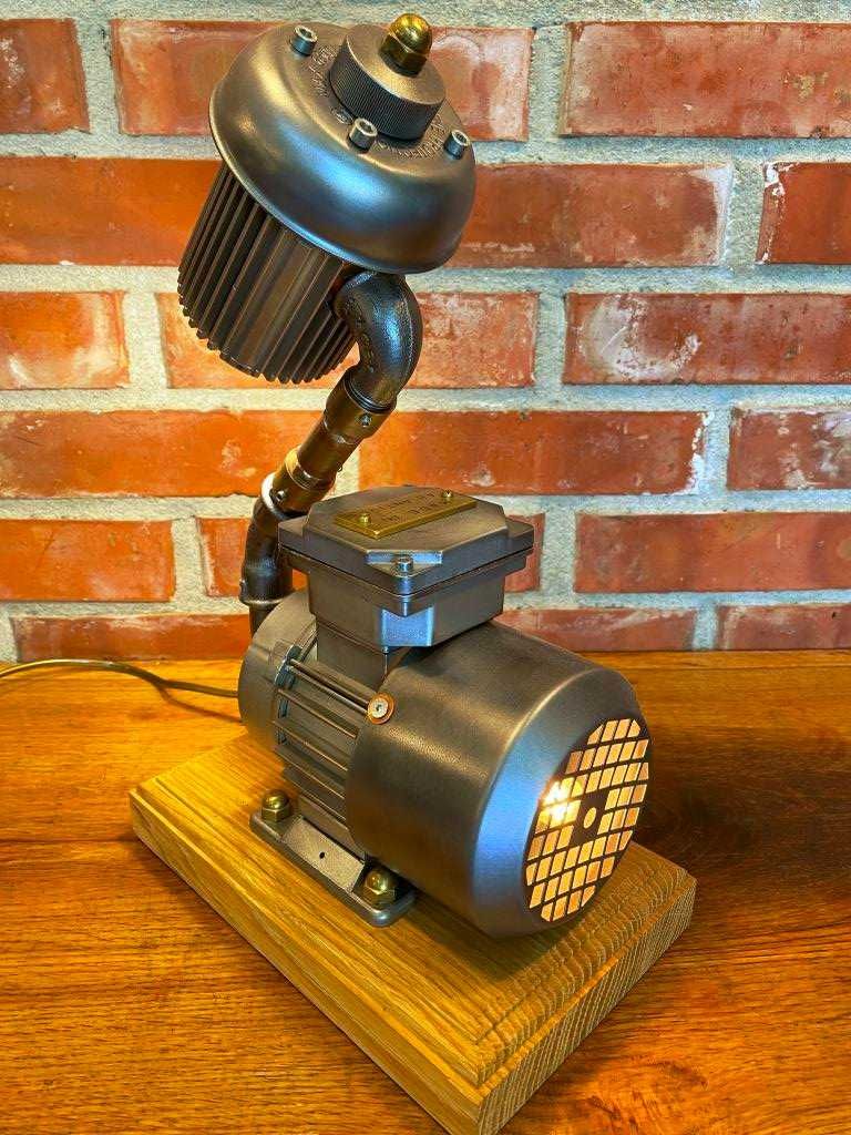Lampa gabinetowa, industrialna