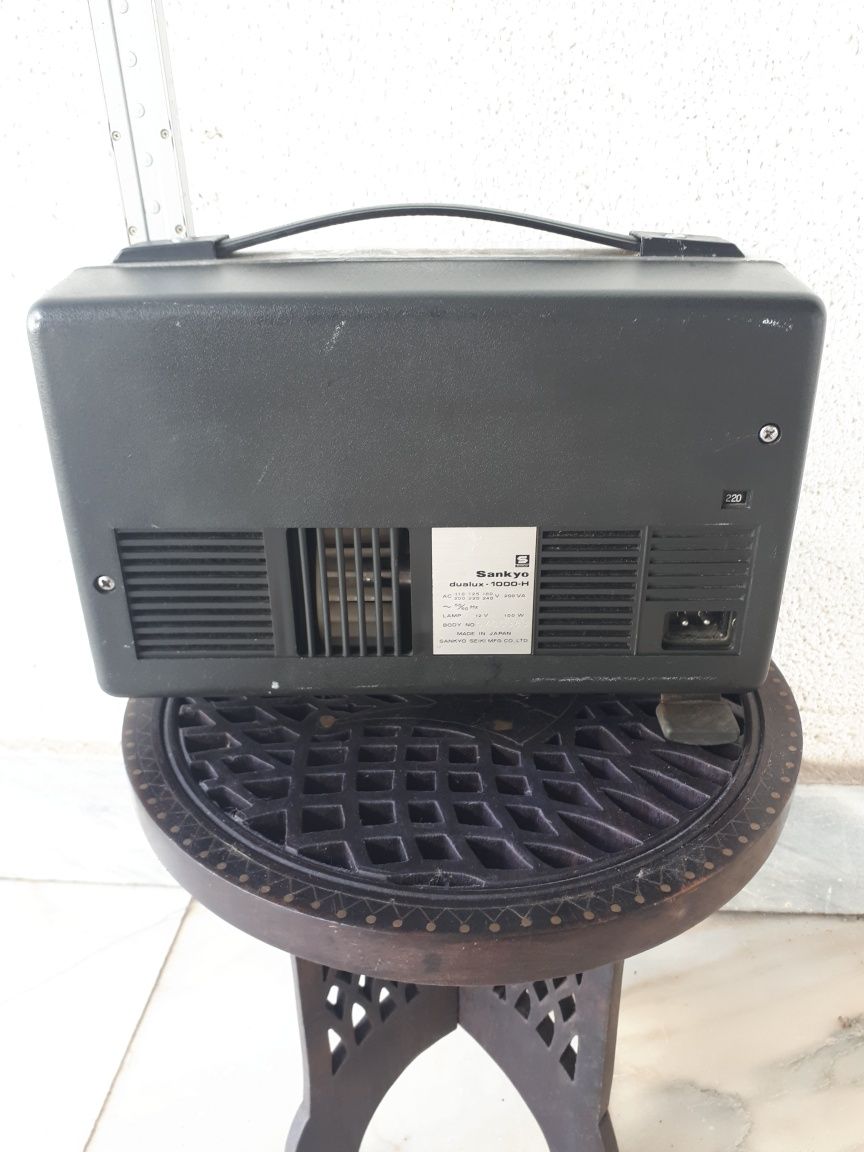 Máquina de Projectar Filmes Antiga
