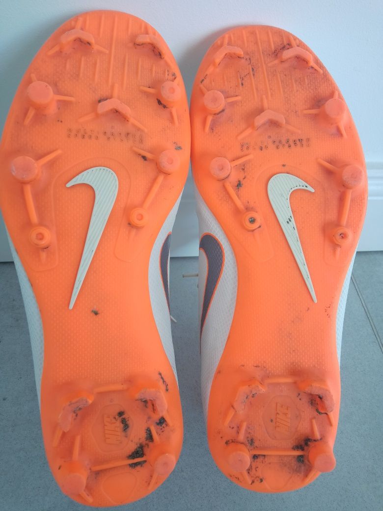 Nike Junior Mercurial Vapor 12 Club MG buty piłkarskie 38,5