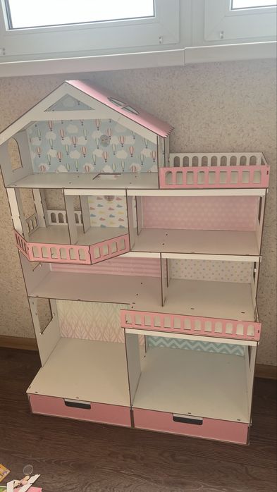 Будинок для ляльок (великий, з меблями, з одягом і інше)